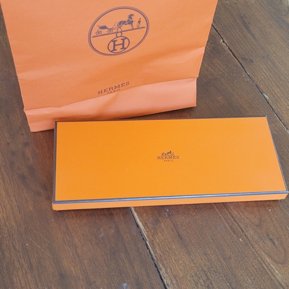 Brand new in box Hermès Tatersale scarf - Picture 7 of 8
